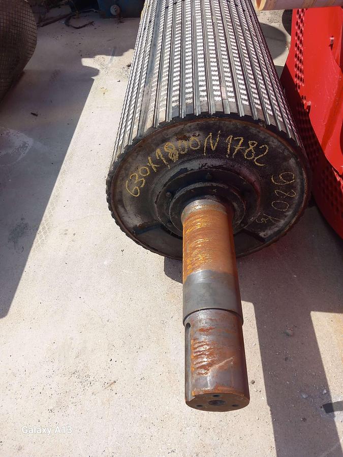 Used Tambor de acionamento emborrachado nervurado 630 x 1800