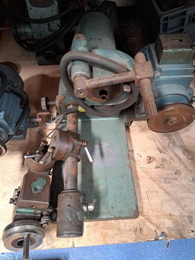 Usado Máquina de afiar ferramentas universal