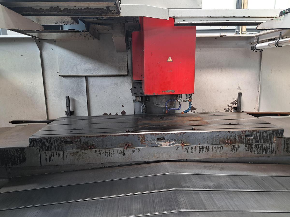 Used Centro de maquinação CINCINATI MILACRON 7050-F00-RA-0019