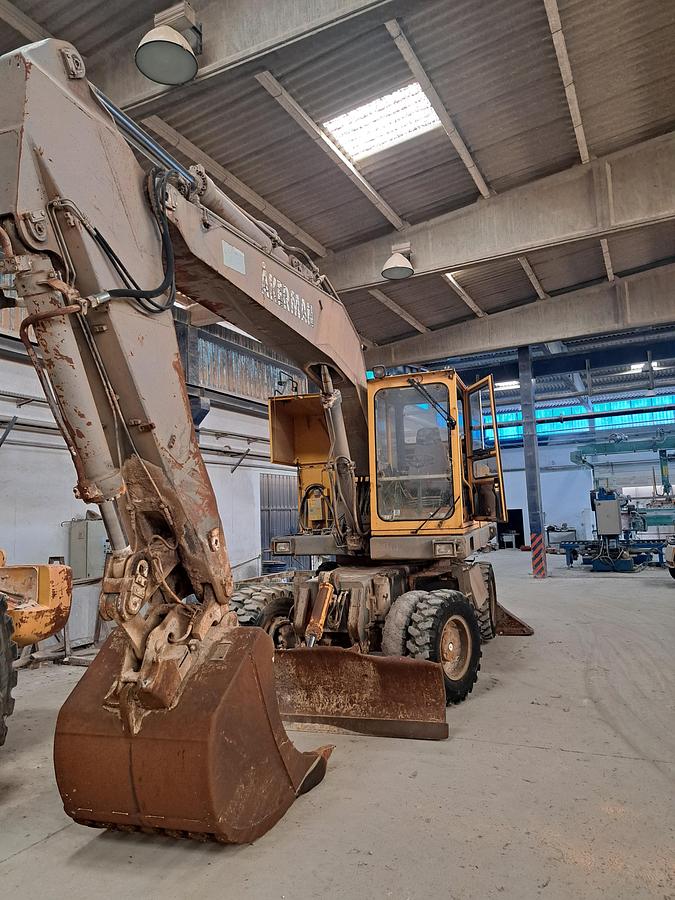 Used Escavadora de rodas VOLVO AKERMAN EW230B