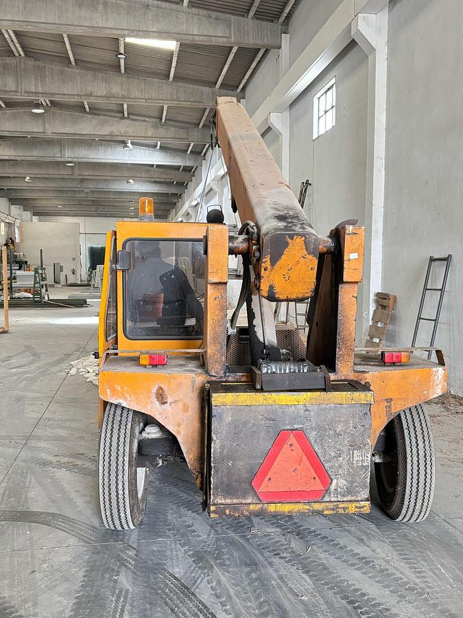 Used Empilhador telescópico de 7 toneladas OMAR