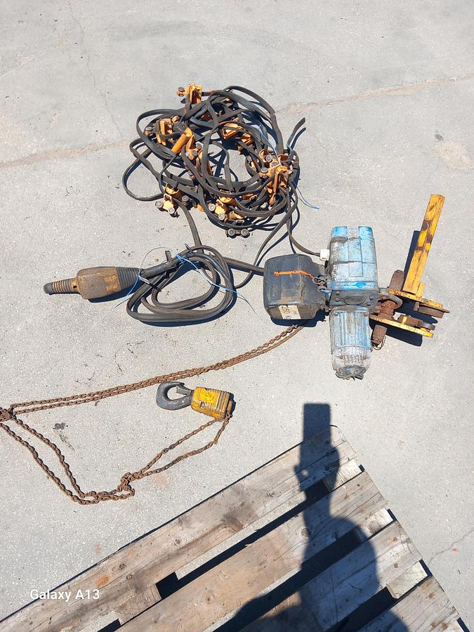 Used Guincho Demag DKUN 1-125K VI de 0,25 Tn