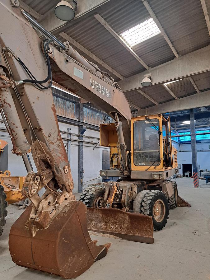 Used Escavadora de rodas VOLVO AKERMAN EW230B