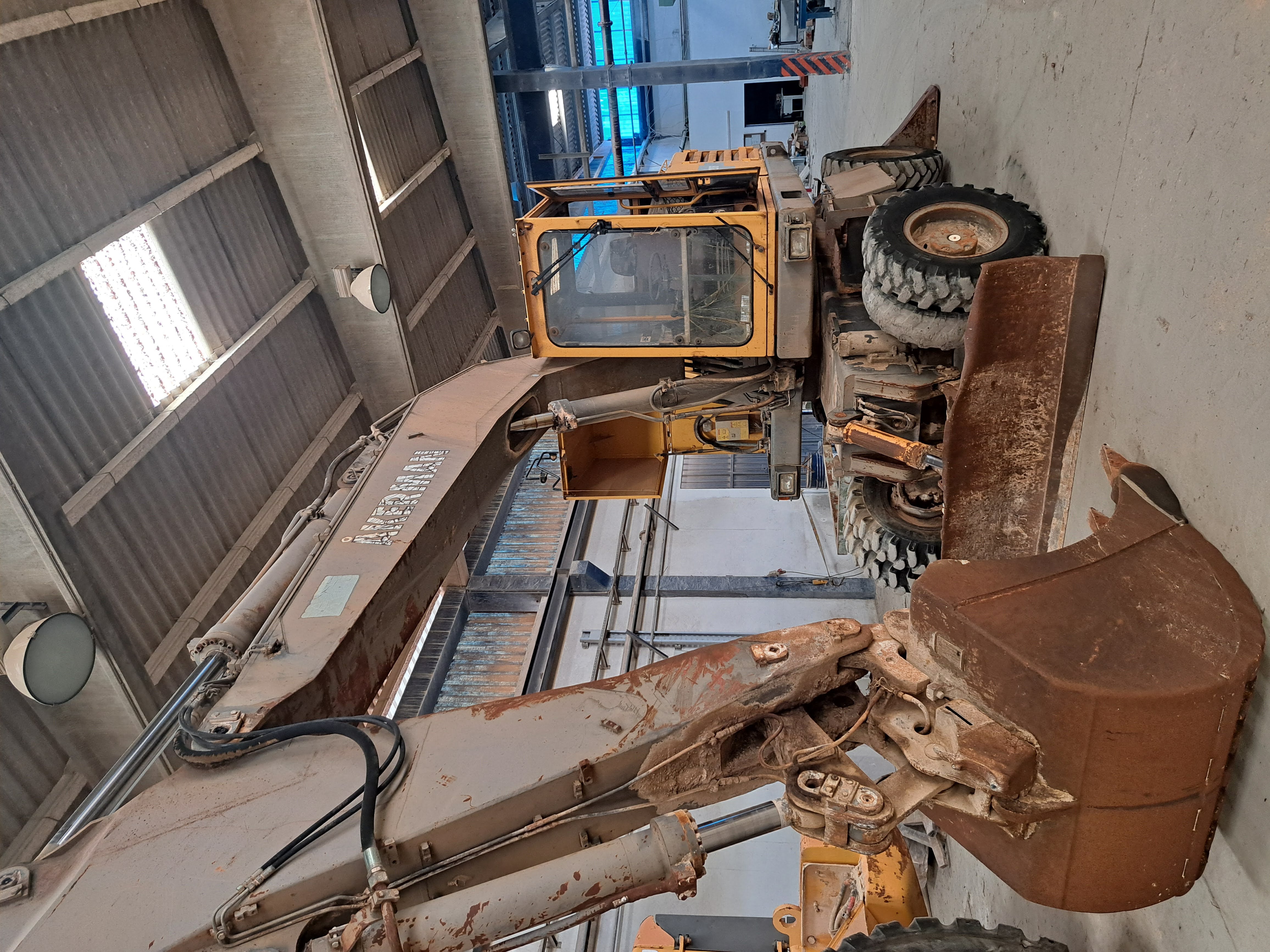 Used Escavadora de rodas VOLVO AKERMAN EW230B