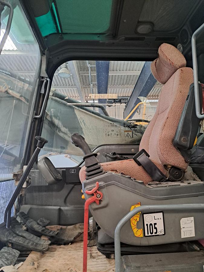 Used Giratória de rastos VOLVO EC360 BNLC