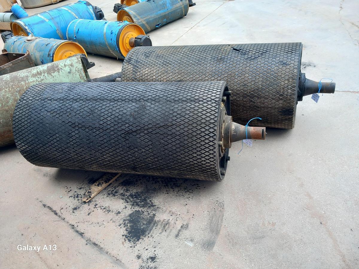 Used Tambor de acionamento com banda de rodagem ranhurada 630 x 1400