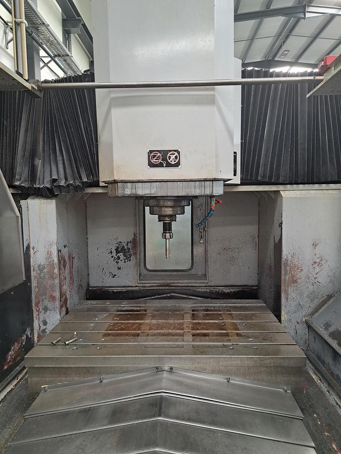 Used Centro de maquinação SHARNOA UGV 5032