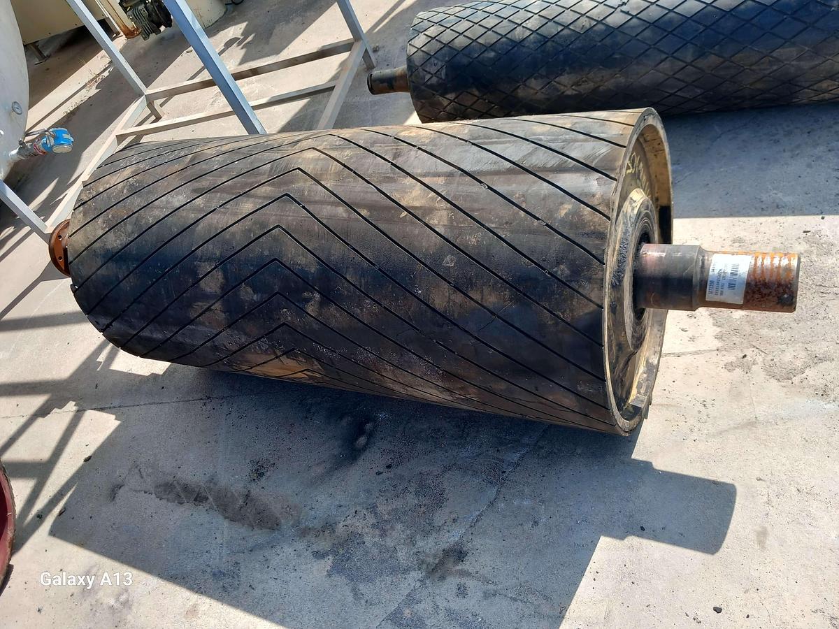 Used Tambor de acionamento emborrachado nervurado 630 x 1400