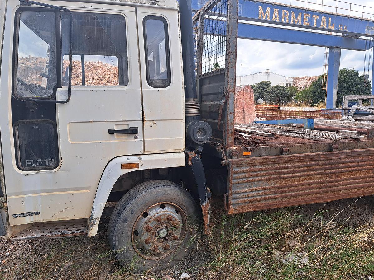 Used Camião VOLVO FL6 - 110A
