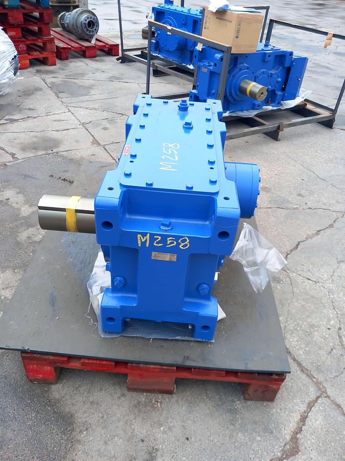 Used Motor com caixa redutora Sumitomo Drive PHA90 55R2-RRFB-11.2