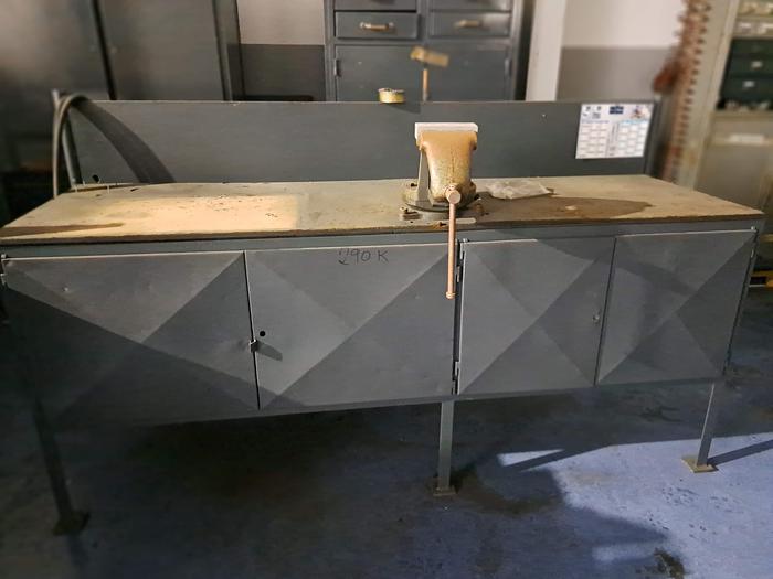 Usado Bancada de trabalho com torno