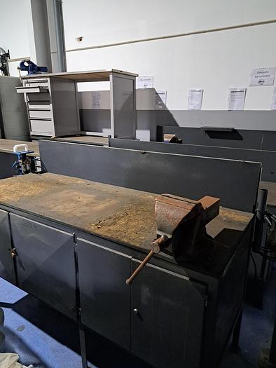 Usado Bancada de trabalho com torno