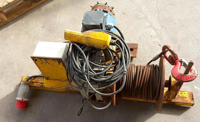 Usado Guincho horizontal de 800 kg