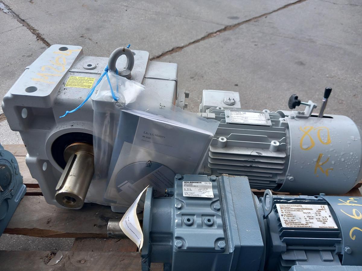 Used Motor com caixa redutora Siemens 2KJ1604-1EM13-1AF2-Z