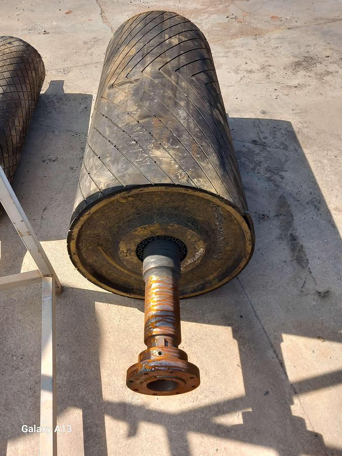 Used Tambor de acionamento emborrachado nervurado 630 x 1400