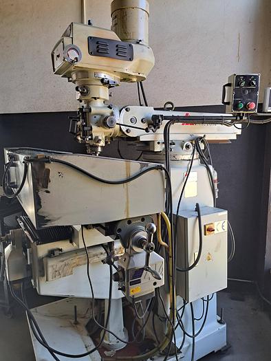 Used Fresadora universal AVEMAX