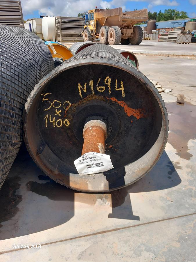 Used Tambor de acionamento com banda de rodagem ranhurada 500 x 1400