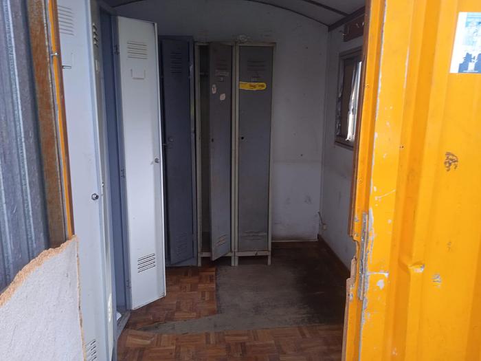 Usado Cabine de dois quartos 6 x 2,5 mt