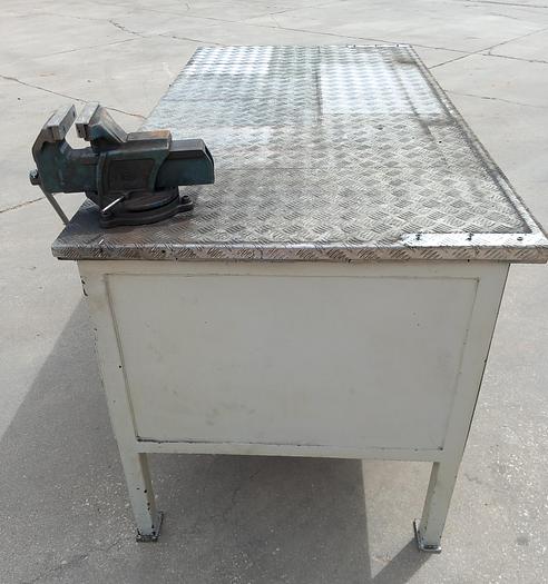 Used Bancada de trabalho com torno