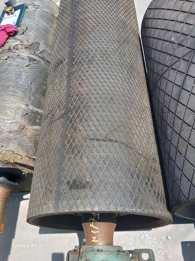 Used Tambor de acionamento emborrachado nervurado 630 x 1800