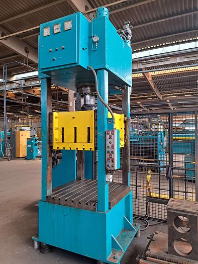 Used Prensa hidráulica 200T