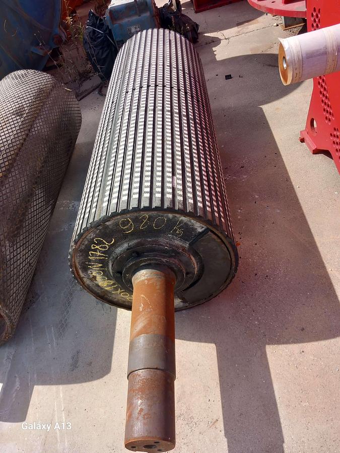 Used Tambor de acionamento emborrachado nervurado 630 x 1800 