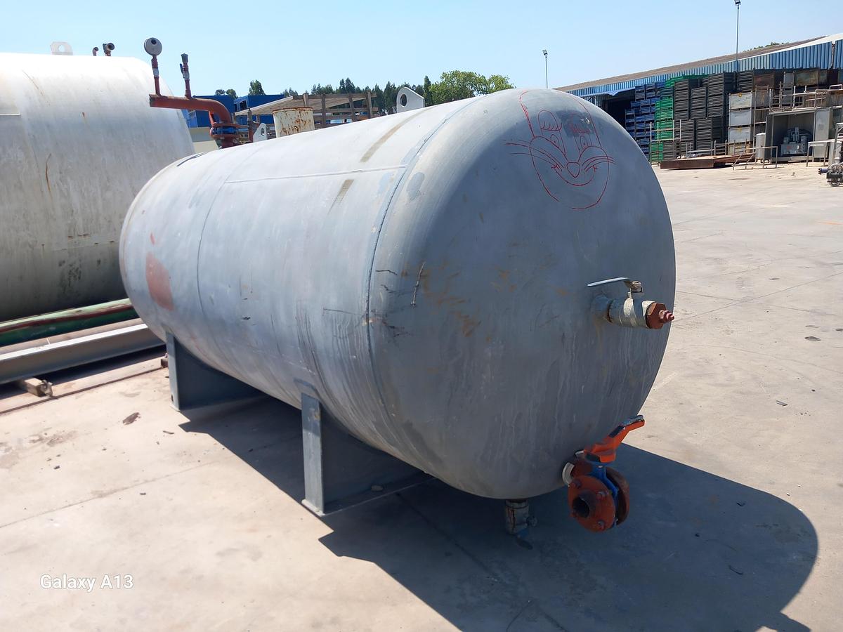 Used Reservatório de ferro para água 6000 litros