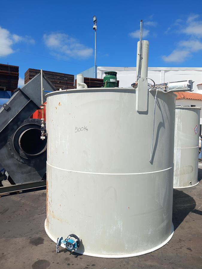 Used Deposito de plástico 6000 litros c/misturador