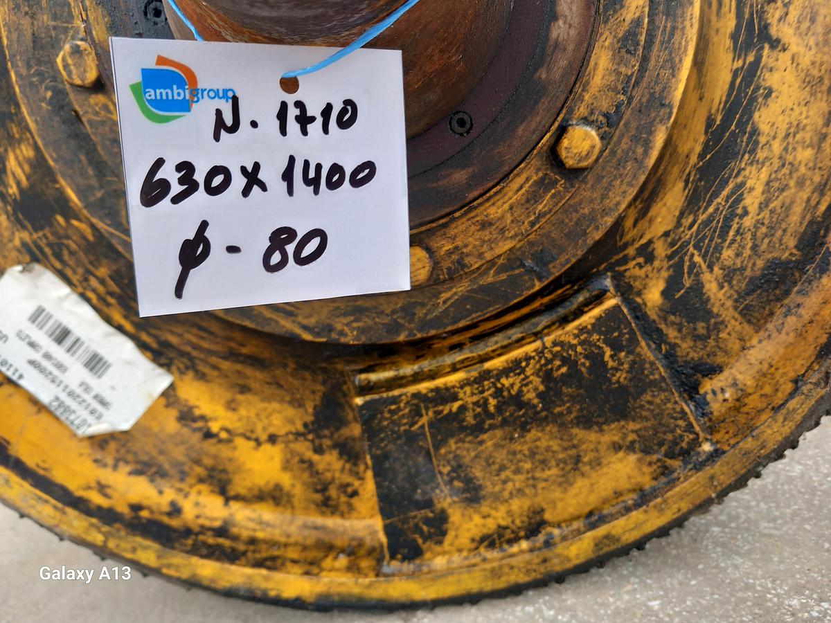 Used Tambor de acionamento com banda de rodagem ranhurada 630 x 1400