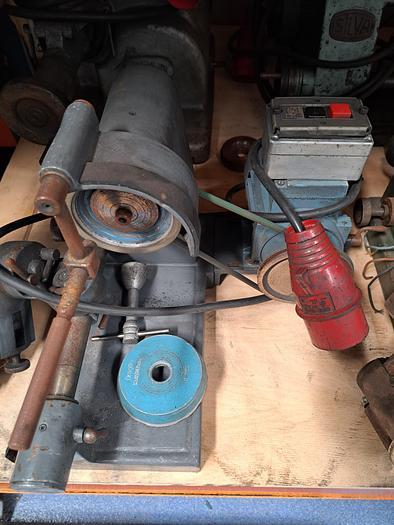 Usado Máquina de afiar ferramentas universal