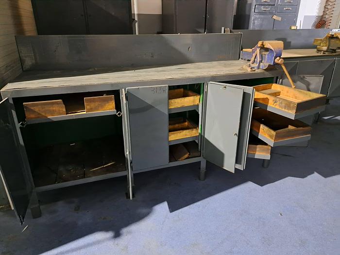 Usado Bancada de trabalho com torno