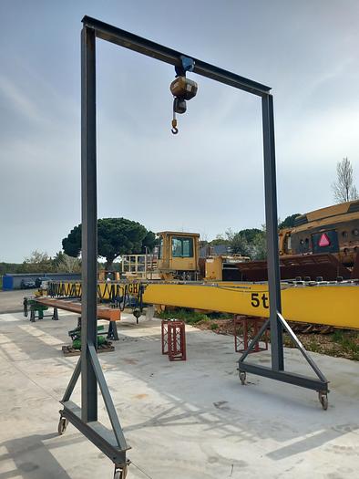 Usado Pórtico rolante com guincho STAHL de 400kg