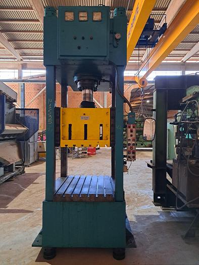 Used Prensa hidráulica 200T