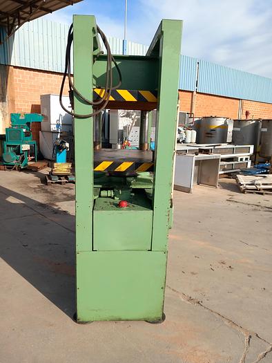 Used Prensa hidráulica 4 colunas