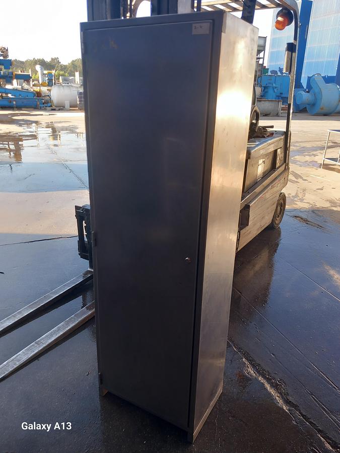 Used Armario em inox 0,32 x 0,32 x 1,55 mt