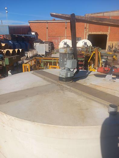 Used Depósito de plástico com misturador