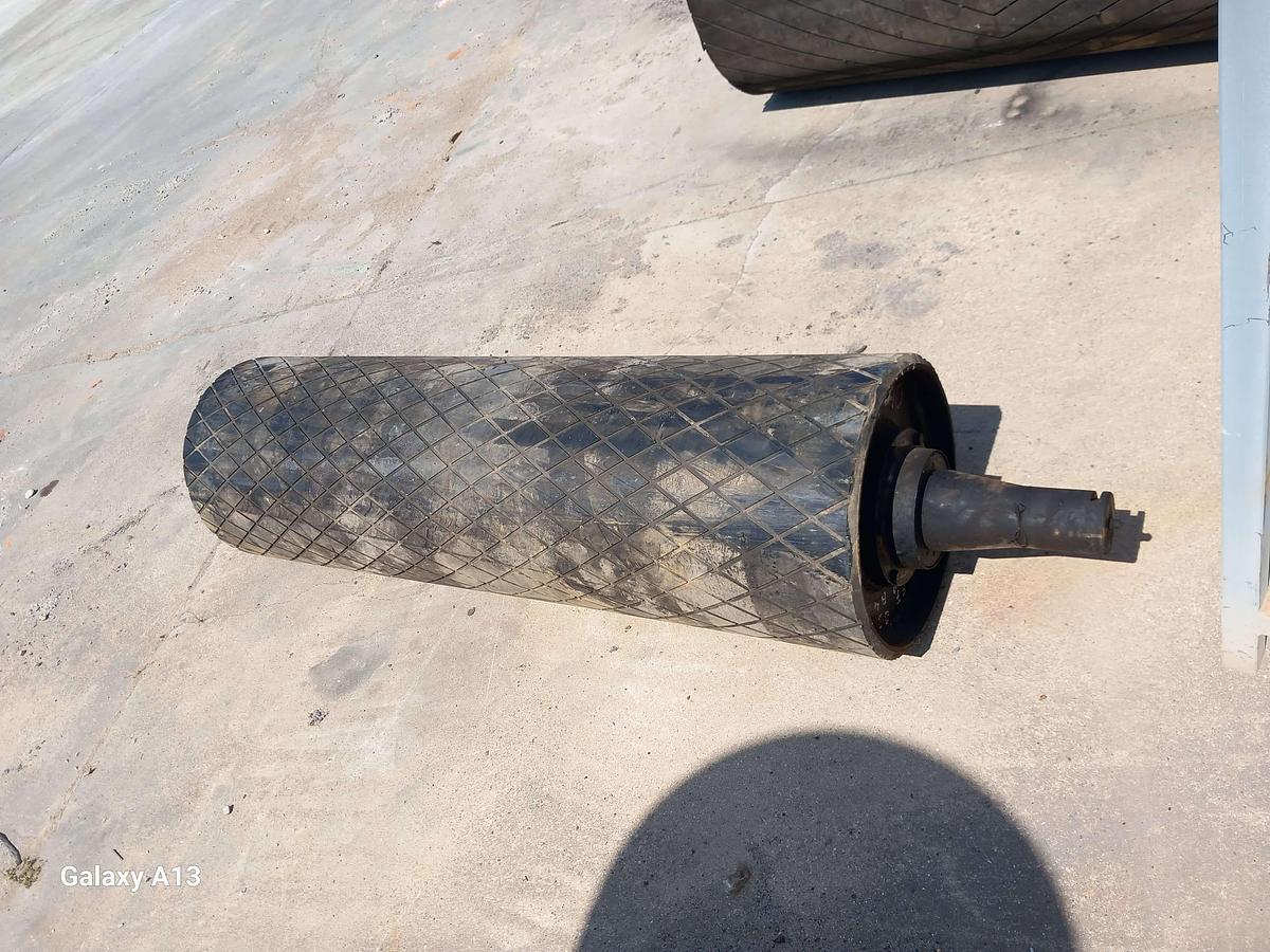 Used Tambor de acionamento emborrachado nervurado 430 x 1400