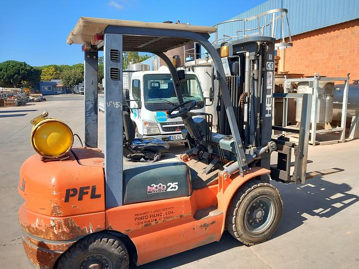 Used Empilhador HELI a gás 2500kg