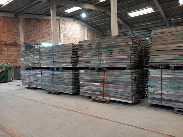 Used Pranchas de andaime modular Plettac Contur de 2,5 metros