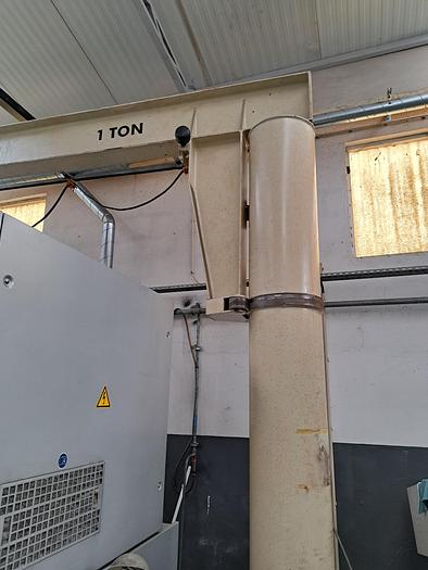 Usado Pórtico de bandeira com guincho STAHL de 1 ton