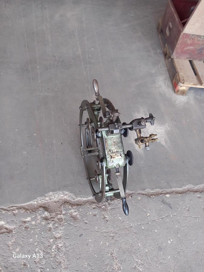 Used Máquina de corte de tubos Zinser 51/13/76