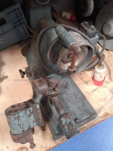 Usado Máquina de afiar ferramentas universal