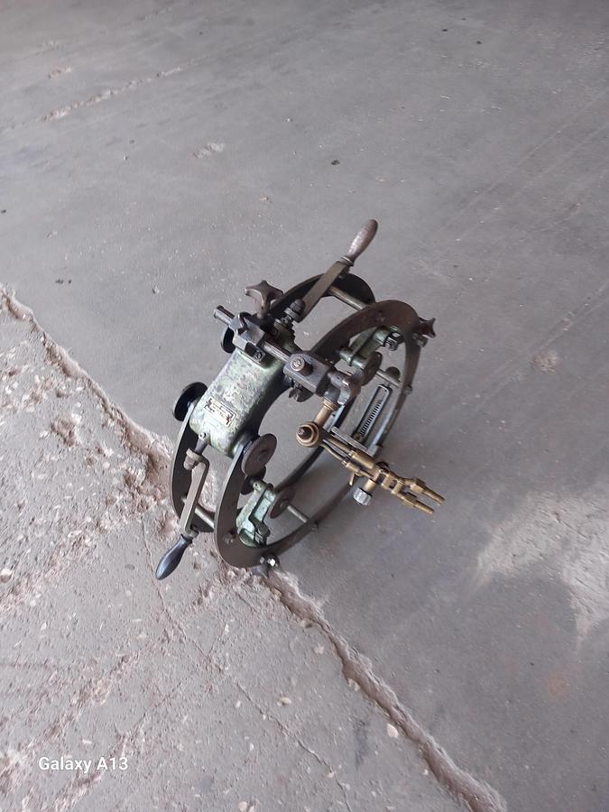 Used Máquina de corte de tubos Zinser 51/13/76