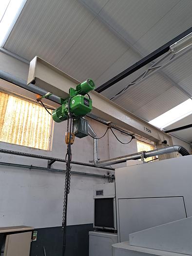 Usado Pórtico de bandeira com guincho STAHL de 1 ton