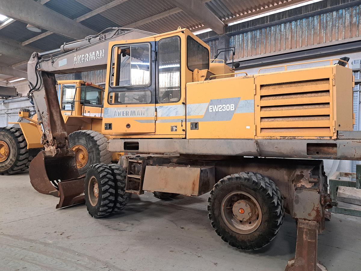 Used Escavadora de rodas VOLVO AKERMAN EW230B
