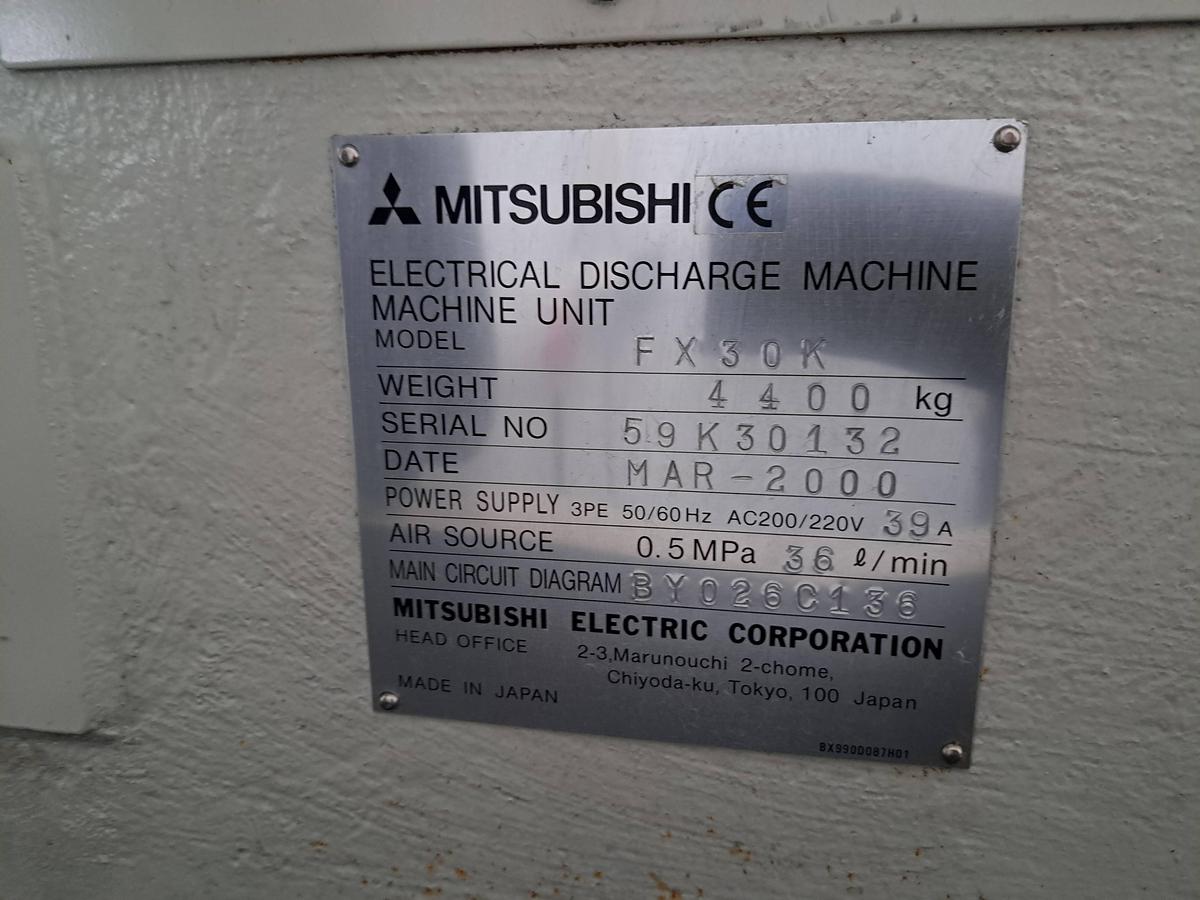 Used 2000 Electroerosão de fio MITSUBISHI FX30K