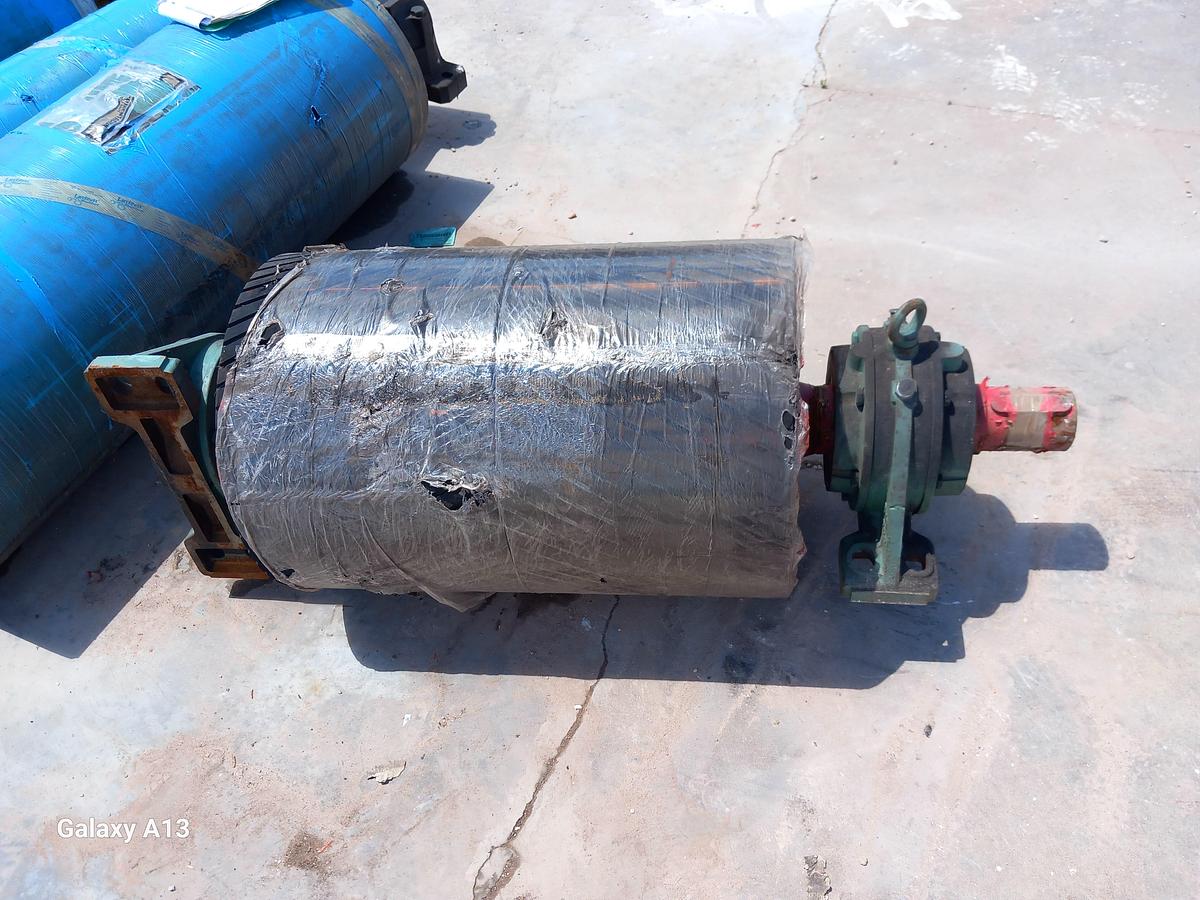 Used Tambor de acionamento com banda de rodagem ranhurada 500 x 750