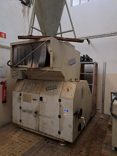 Used Moinho de facas DEGA para plástico