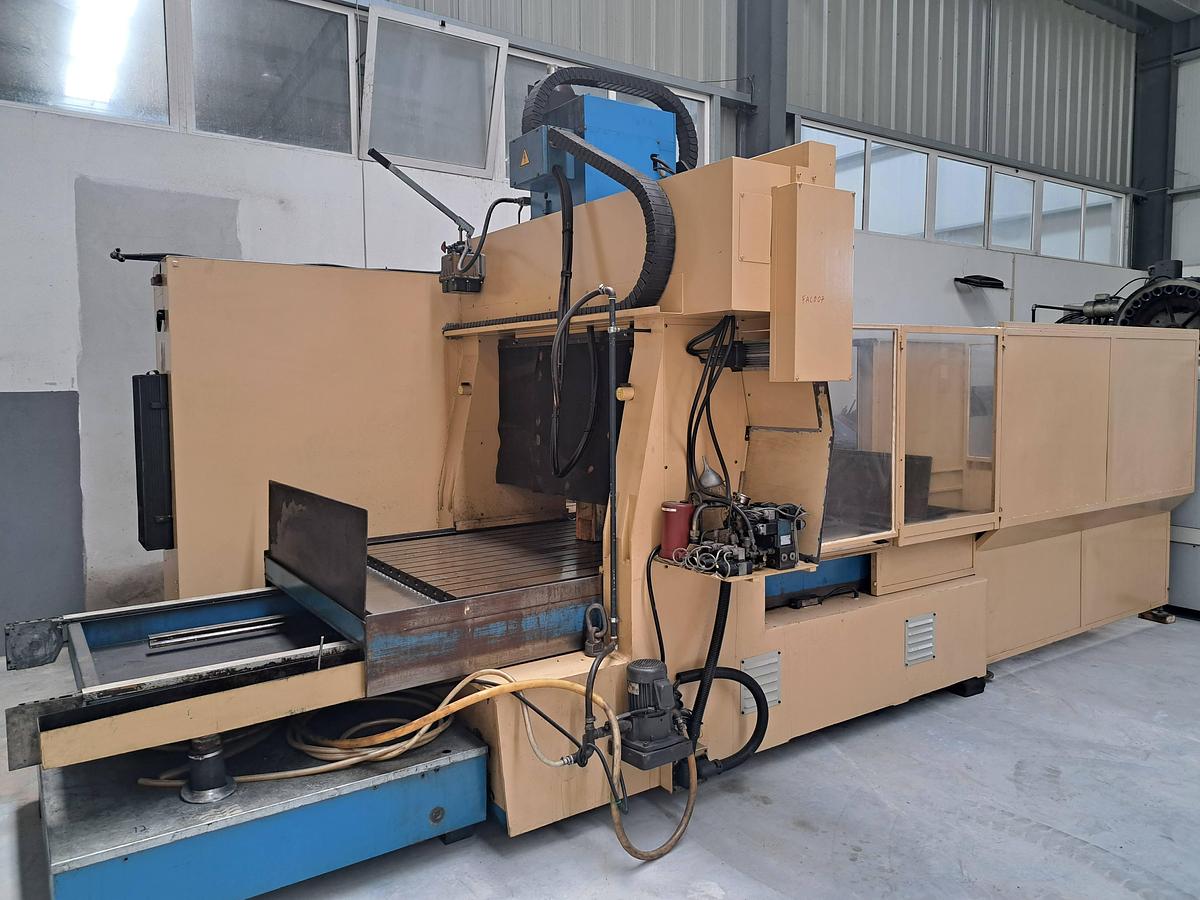 Used Fresadora vertical LGB PFCNC23011