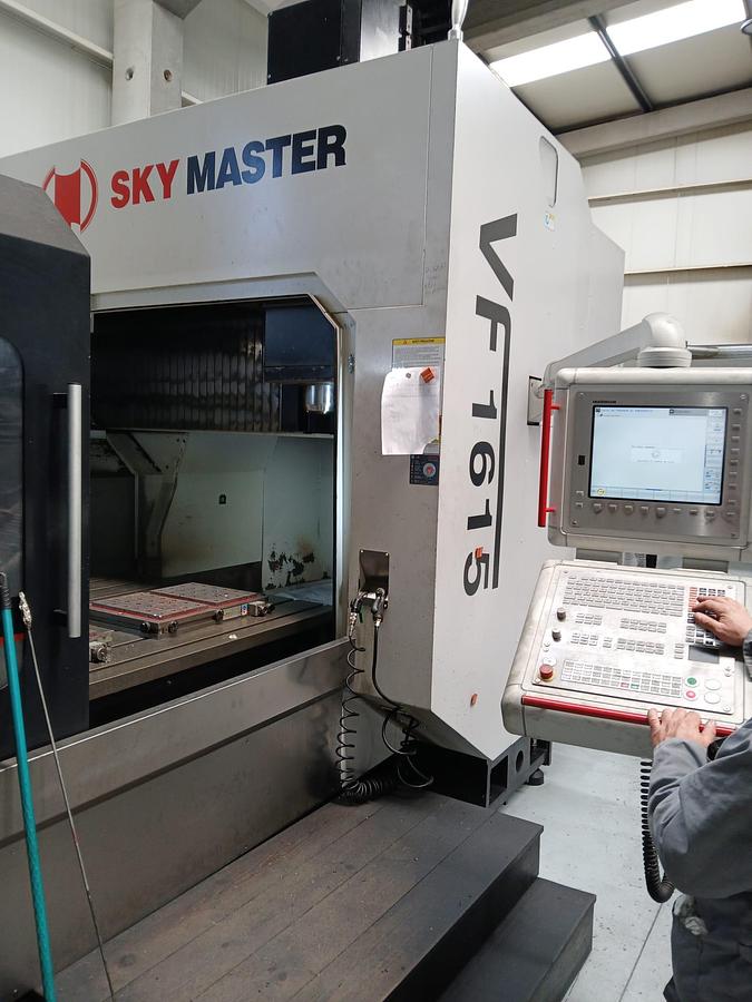 Used 2017 Centro de maquinação Sky Master VF1615